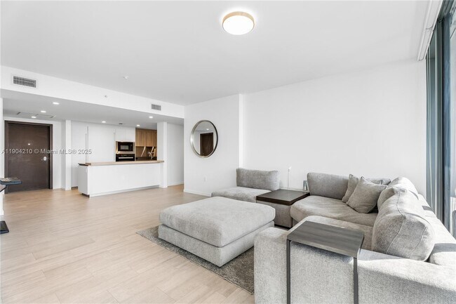 Building Photo - 1000 Brickell Plaza