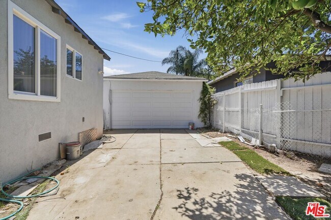 Building Photo - 2938 Kansas Ave
