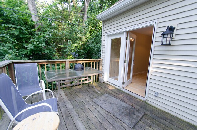 Building Photo - 4 bedroom, 2.5 bath: Available August 2026