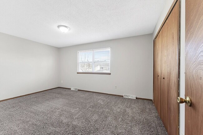 Building Photo - 1004 Shadow Ln