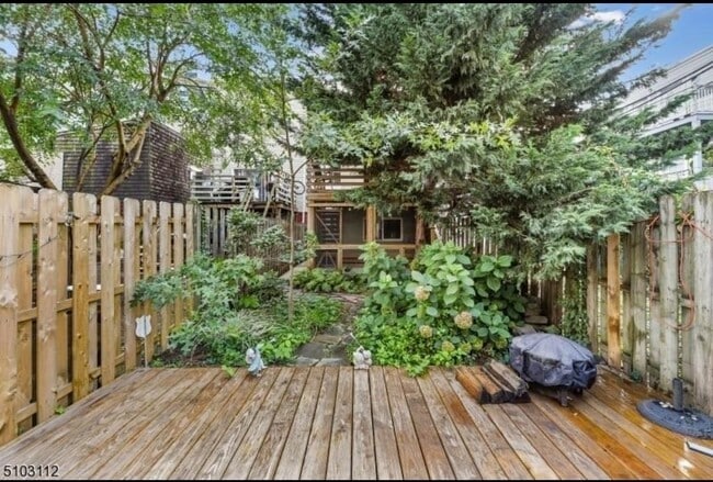 Building Photo - 114A Cottage St