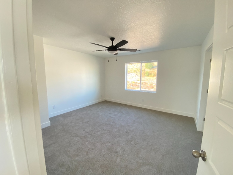 Building Photo - 946 Shadow Brk Ln