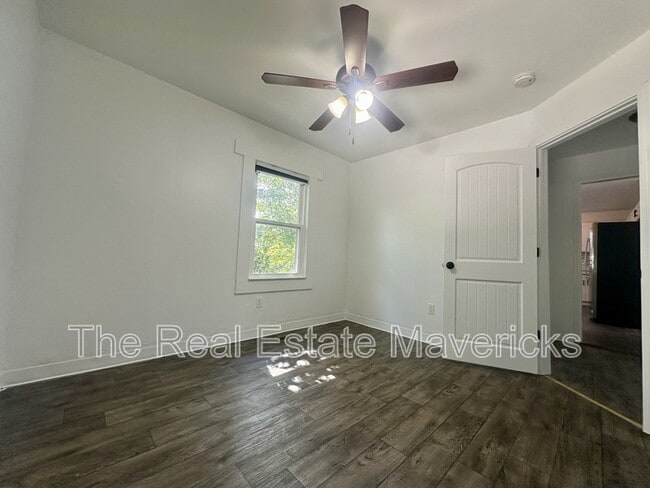 Building Photo - 575 SE Gaut St