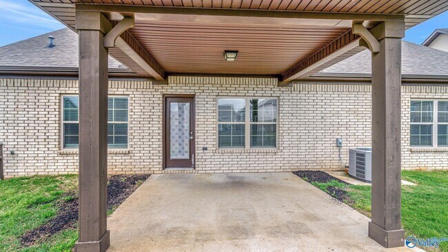 Building Photo - 110 Barn Trail Way
