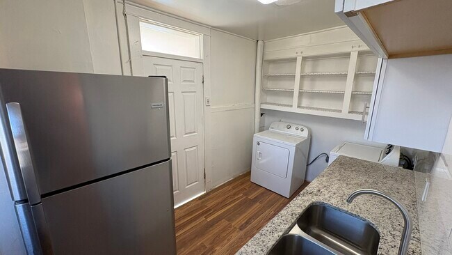 Building Photo - 822 Prospect St