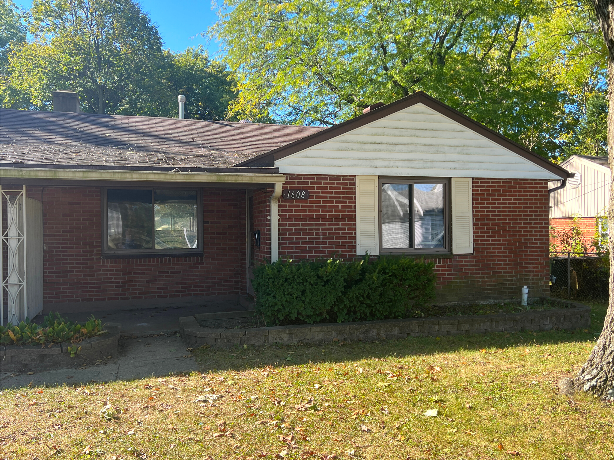 Building Photo - 1608 Briedweng Ave