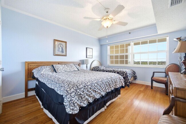 Building Photo - 3507 Oaks Way