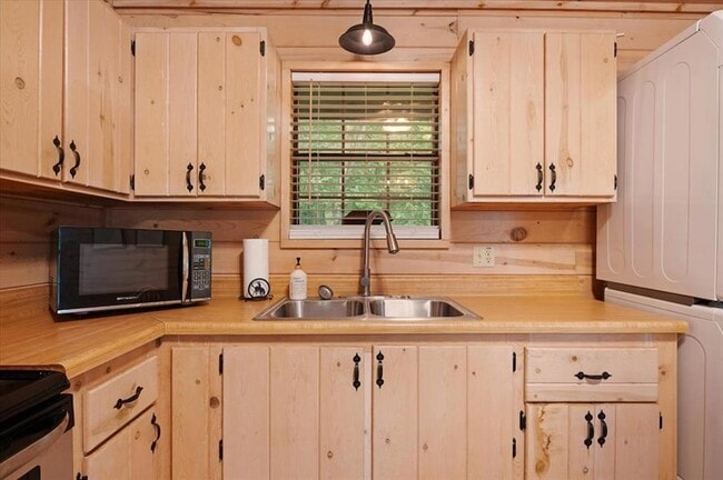 Building Photo - 206 Orca Rd