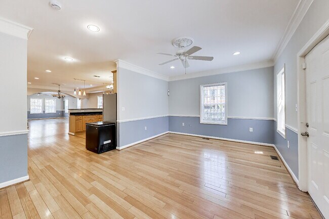Building Photo - Spacious Deanwood Single-Family Home with Off-Street Parking
