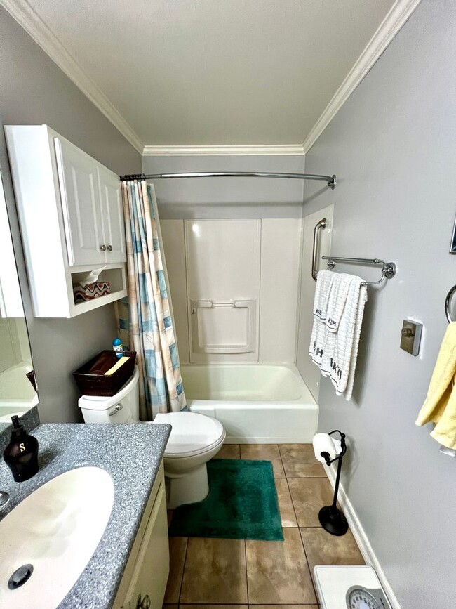 Building Photo - Fully Furnished 1-Bedroom Loft – Sierra Ma...