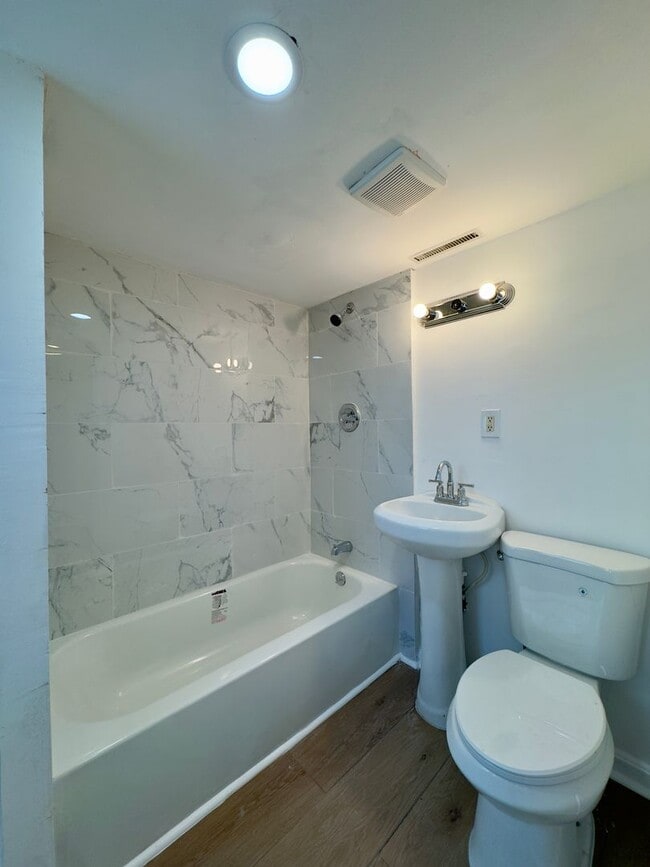 Building Photo - Charming 4 Bedroom/2 Bathroom Home in Dundalk, MD!