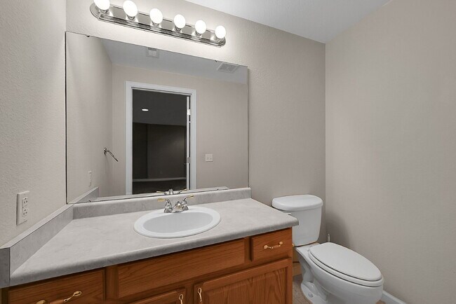 Building Photo - $2,095.00, 3-bed + Bonus room, 2.5 bath, l...