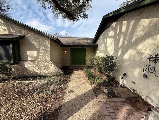 Building Photo - 9510 Newberry Dr