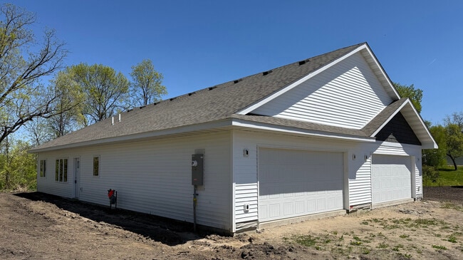 Building Photo - 306-312 Francis Cir
