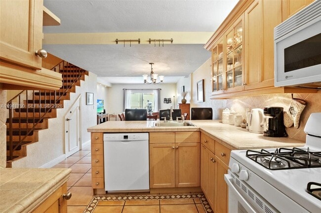 Building Photo - 6703 N Kendall Dr