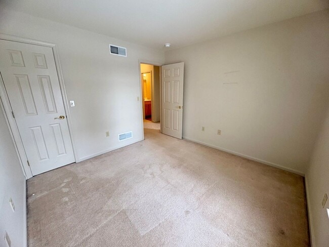 Building Photo - 3 Bedroom 2.5 Bathroom Townhome in Hummelstown!