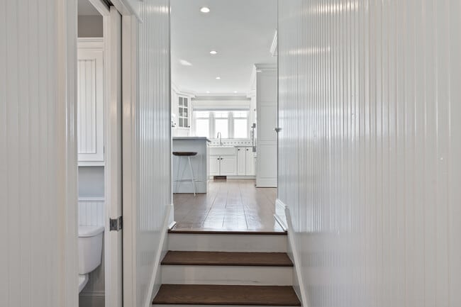 Building Photo - 207 Beach Ave