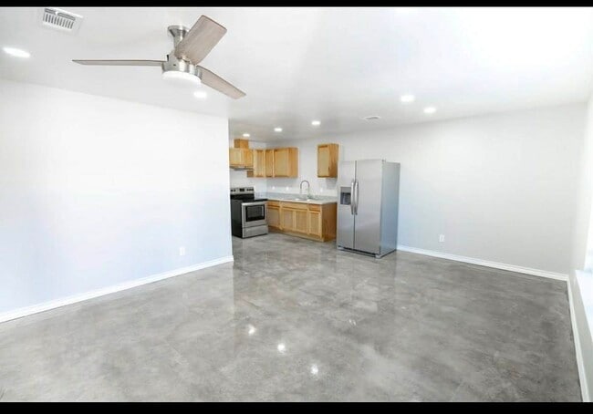Building Photo - 1301 Dolph St