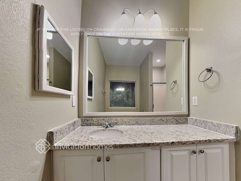 Building Photo - 6717 Flamewood Dr