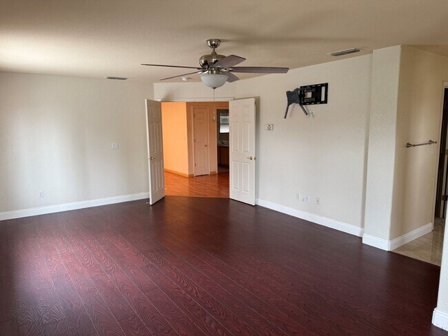 Building Photo - Modern 4 Bedroom w/ Loft Stonegate Area Vacaville *Star Rentals