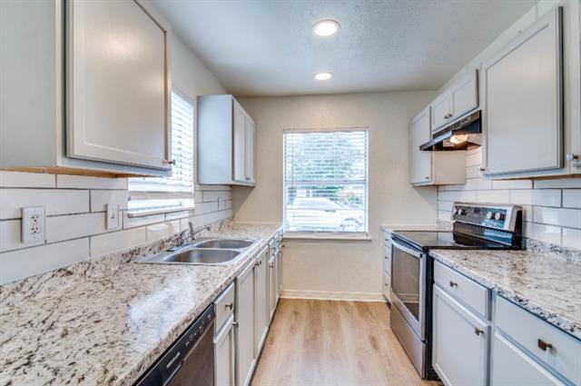 Building Photo - 5913 Maple Ln
