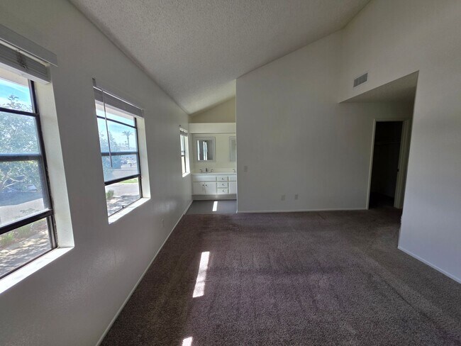 Building Photo - Newly Renovated 2 bedroom 2 bathroom Home in Costa Mesa