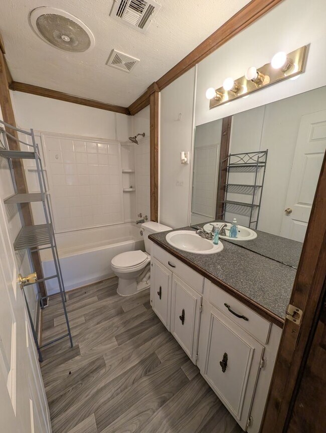 Building Photo - 2 Bedroom House Pryor