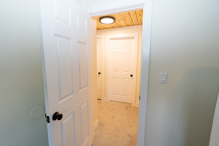 Building Photo - 7061 Utica St