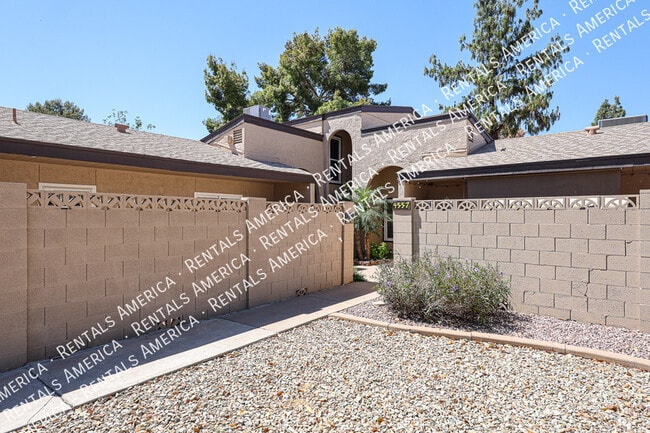 Building Photo - 4555 W Continental Dr