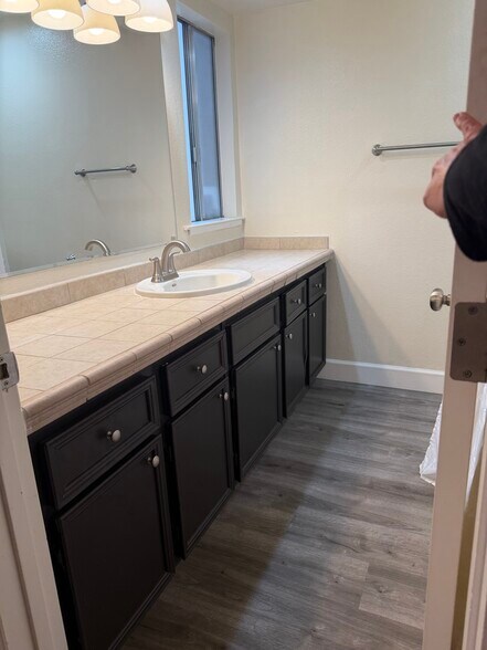 Building Photo - 3701 Colonial Dr