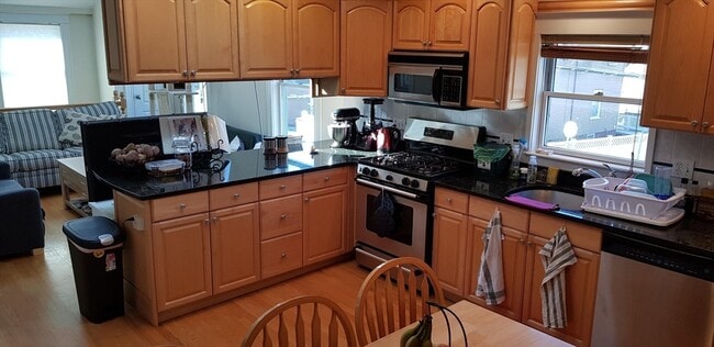 Building Photo - 118 Sherman St