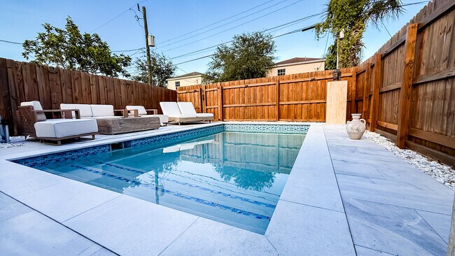 Building Photo - 214 C St