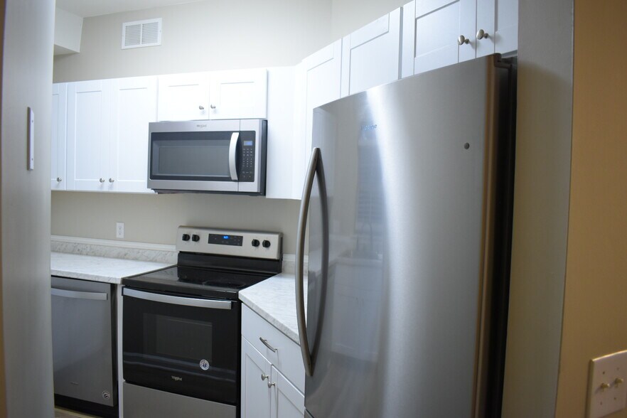 Building Photo - 4210 Wilshire Blvd