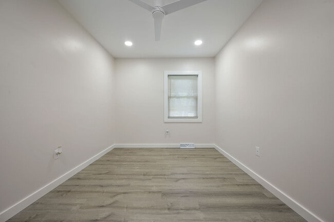 Building Photo - 20 Hickory Ln