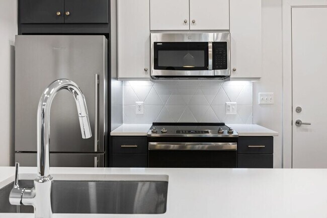 Building Photo - 2310 4th St NE