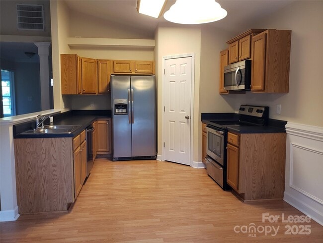 Building Photo - 4589 Shawnee Ct