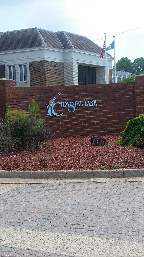 Building Photo - Completely Renovated in 2023 Second Level Condo