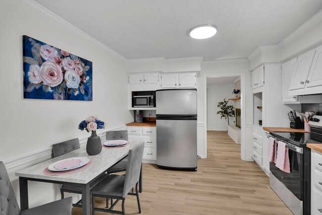 Building Photo - 812 E Olmstead Ave