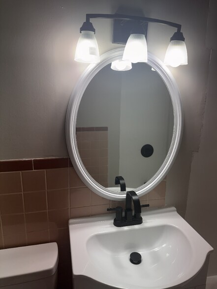 Building Photo - 12-14 Grove Ct