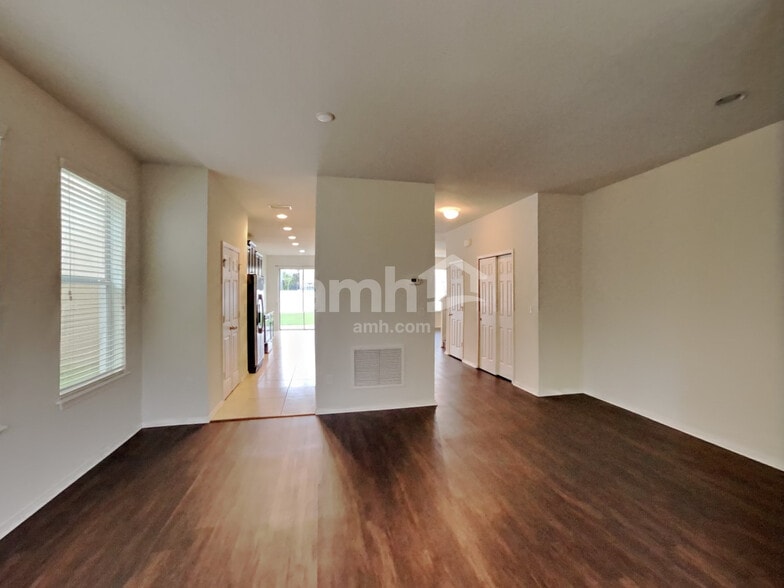 Building Photo - 2806 Maple Brook Loop