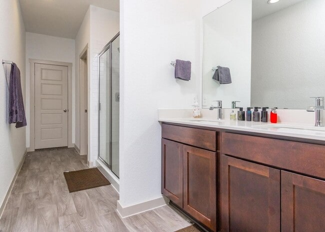 Building Photo - 12832 Barnsbury Ln