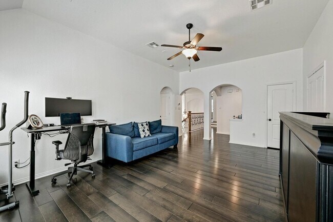 Building Photo - 4303 Woodledge Pl