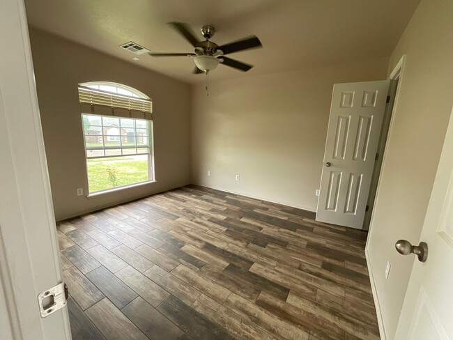 Building Photo - 2321 Berry Ln