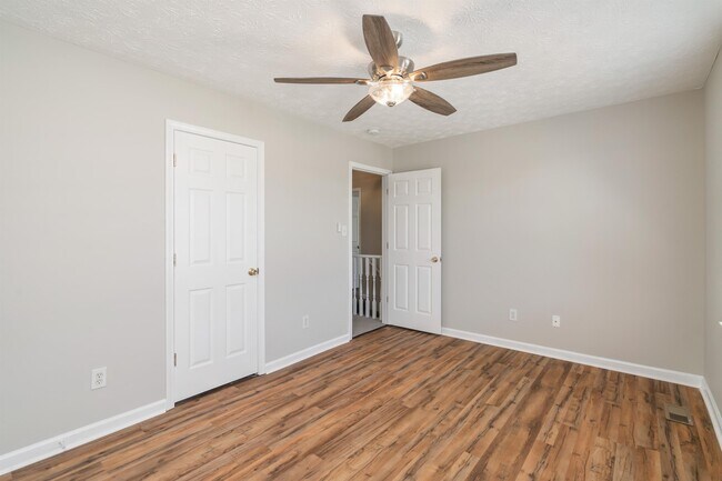 Building Photo - 8295 Oak Terrace Ln