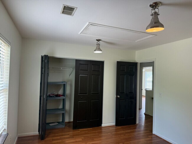Building Photo - Lexington - Commercial Property