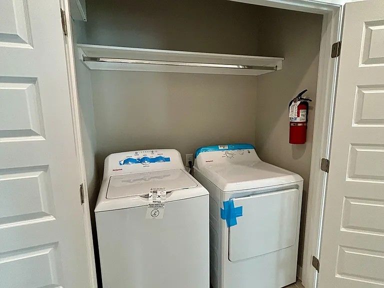 Building Photo - 705 Deanne Dr