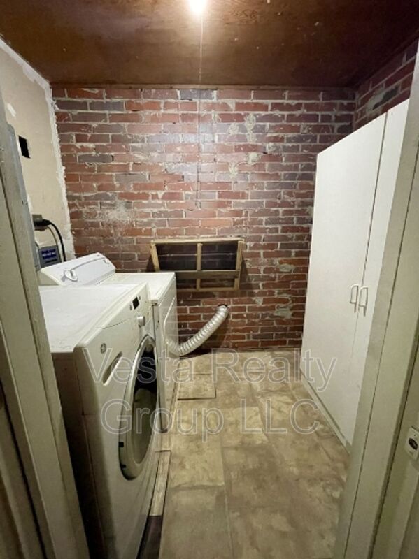 Building Photo - 1595 Winston Dr