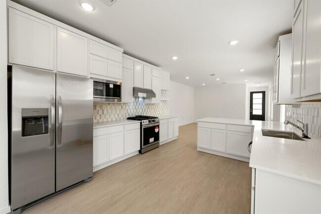 Building Photo - 6742 Sunset Velvet Dr