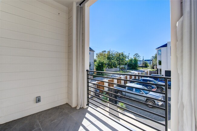 Building Photo - 820 Wakefield Dr