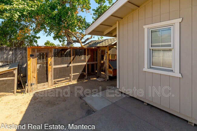 Building Photo - 3007 W Lathrop Rd